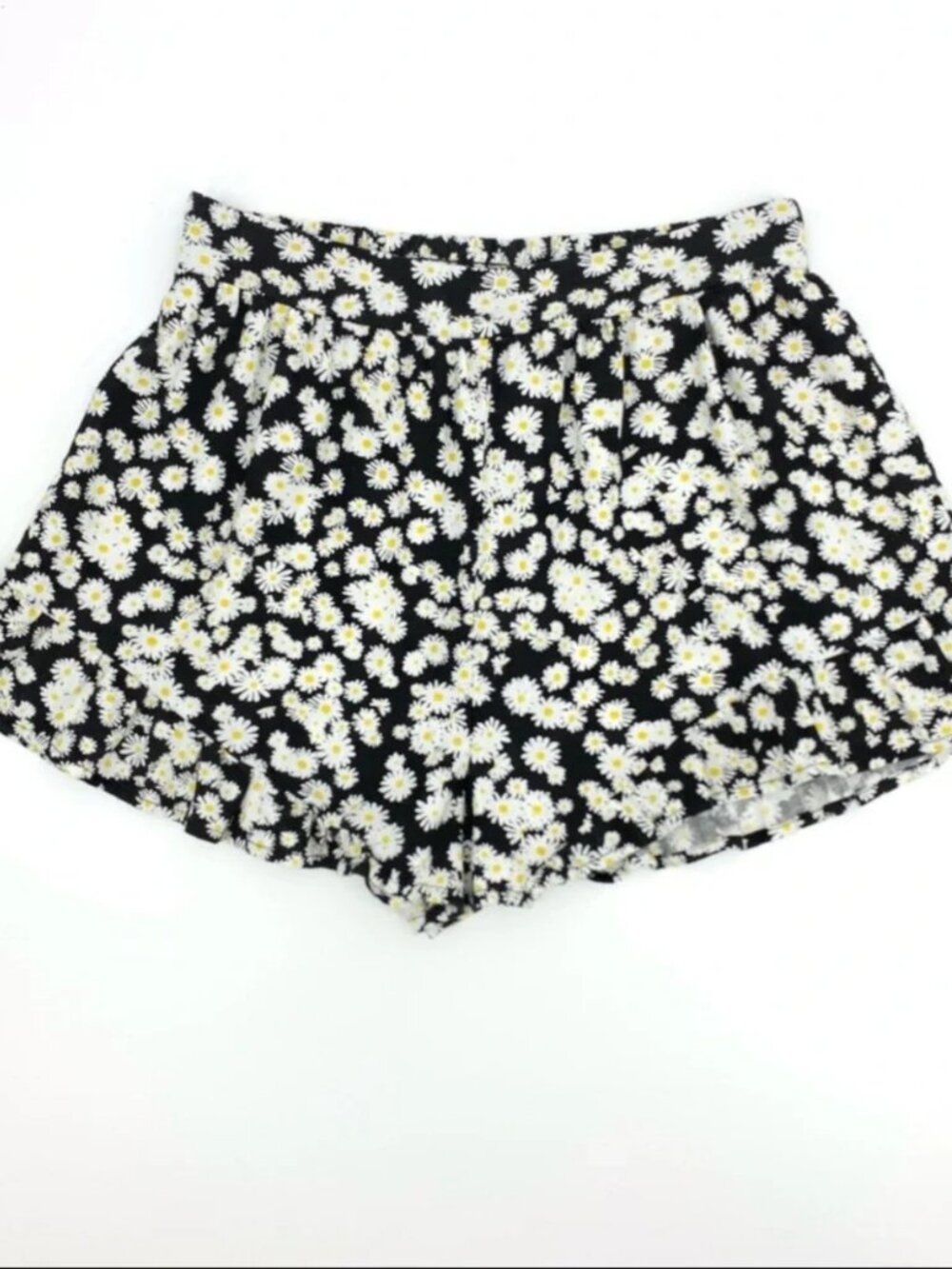 Stitch & Pine Linen Blend Daisy Floral Ruffle Shorts